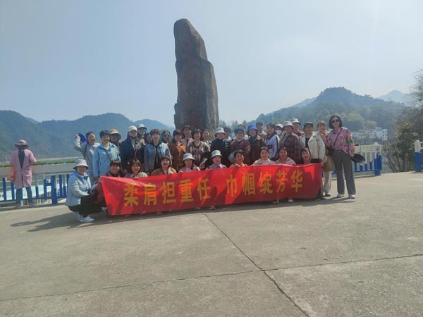 公司機(jī)關(guān)黨支部、工程服務(wù)支部聯(lián)合舉辦“三八”節(jié)主題活動(dòng)